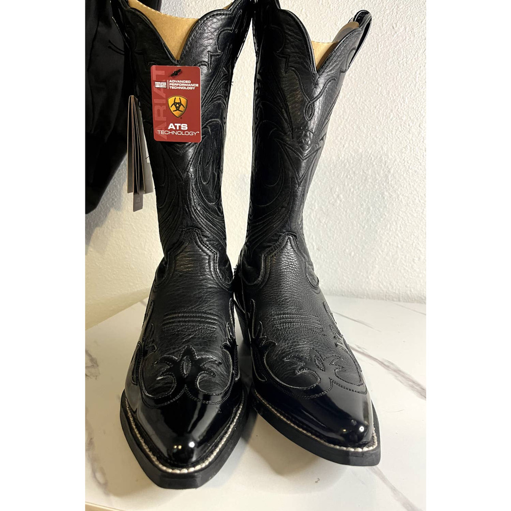 ARIAT Women boots flames 7.5B